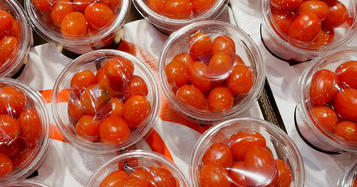 ÖKO-TEST prüft 26 Snack-Tomaten: Bis zu fünf Pestizide in Proben von Rewe und Edeka