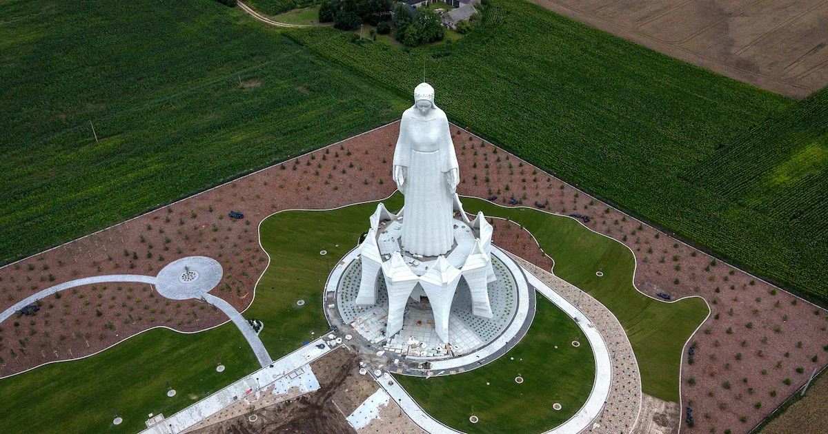 Polen enthüllt neue Marienstatue: Höher als Christus in Rio