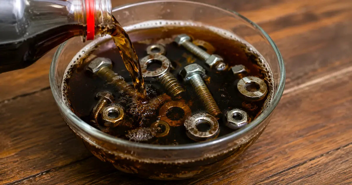 Rost an Metallteilen entfernen: Warum Cola ein effektives Hausmittel ist