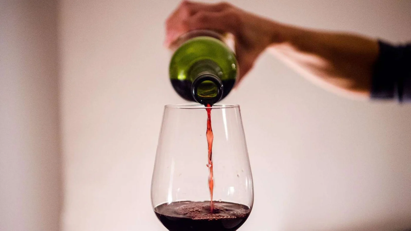 Rotwein im Glas
