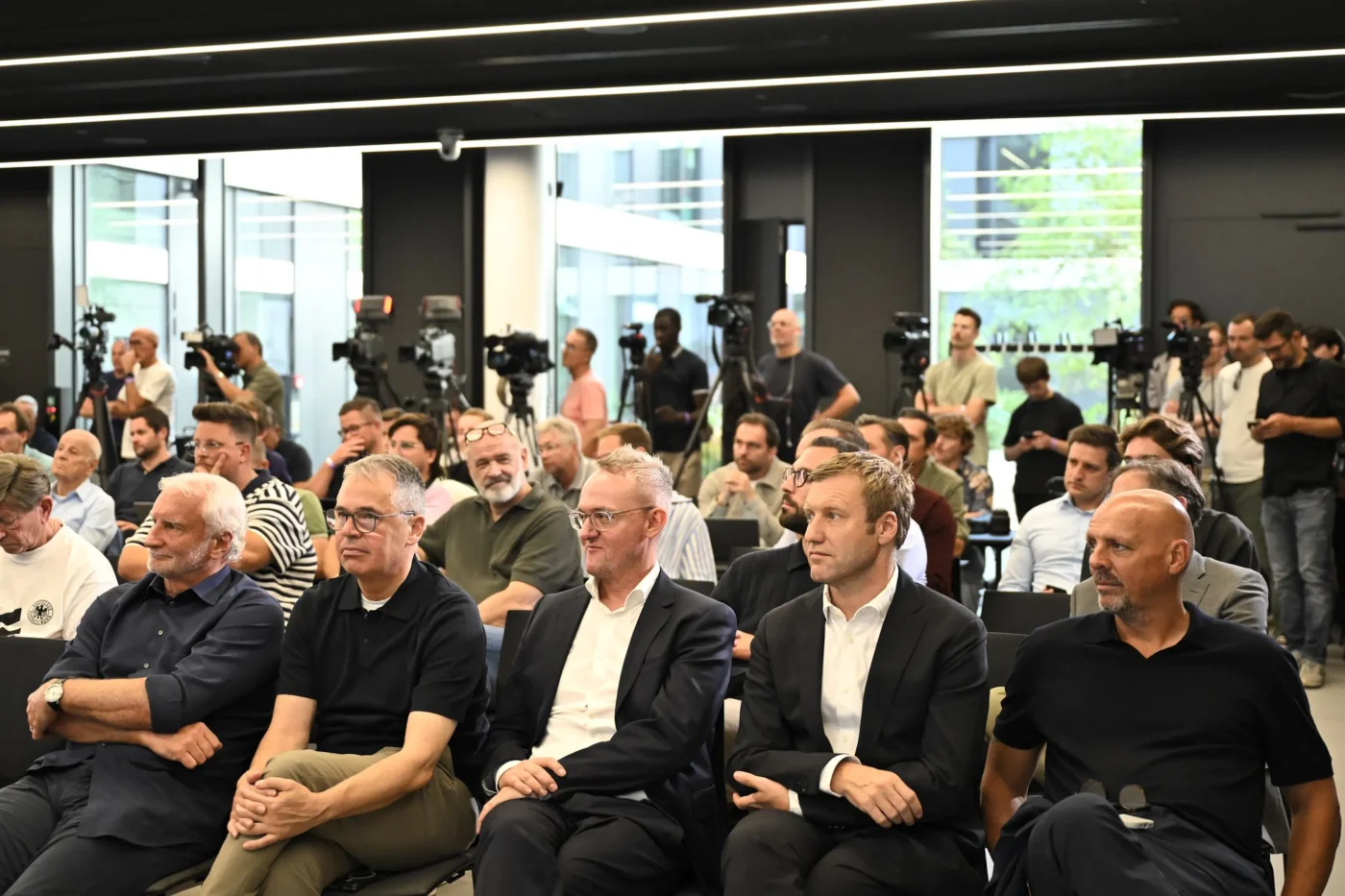 Rudi Völler, Andreas Rettig, Alexander Wehrle, Holger Blask und Marc Kosicke (v.l.) bei der Vorstellung von Jürgen Klopp