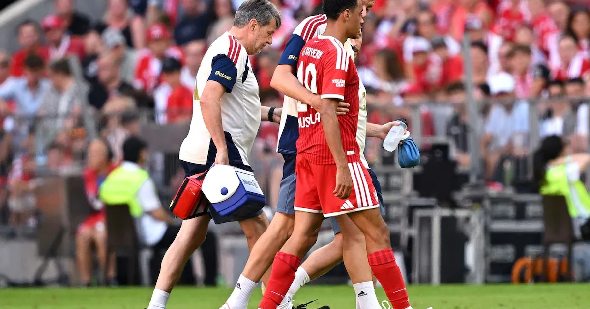 Schockmoment beim FC Bayern: Jamal Musiala bricht im Testspiel zusammen