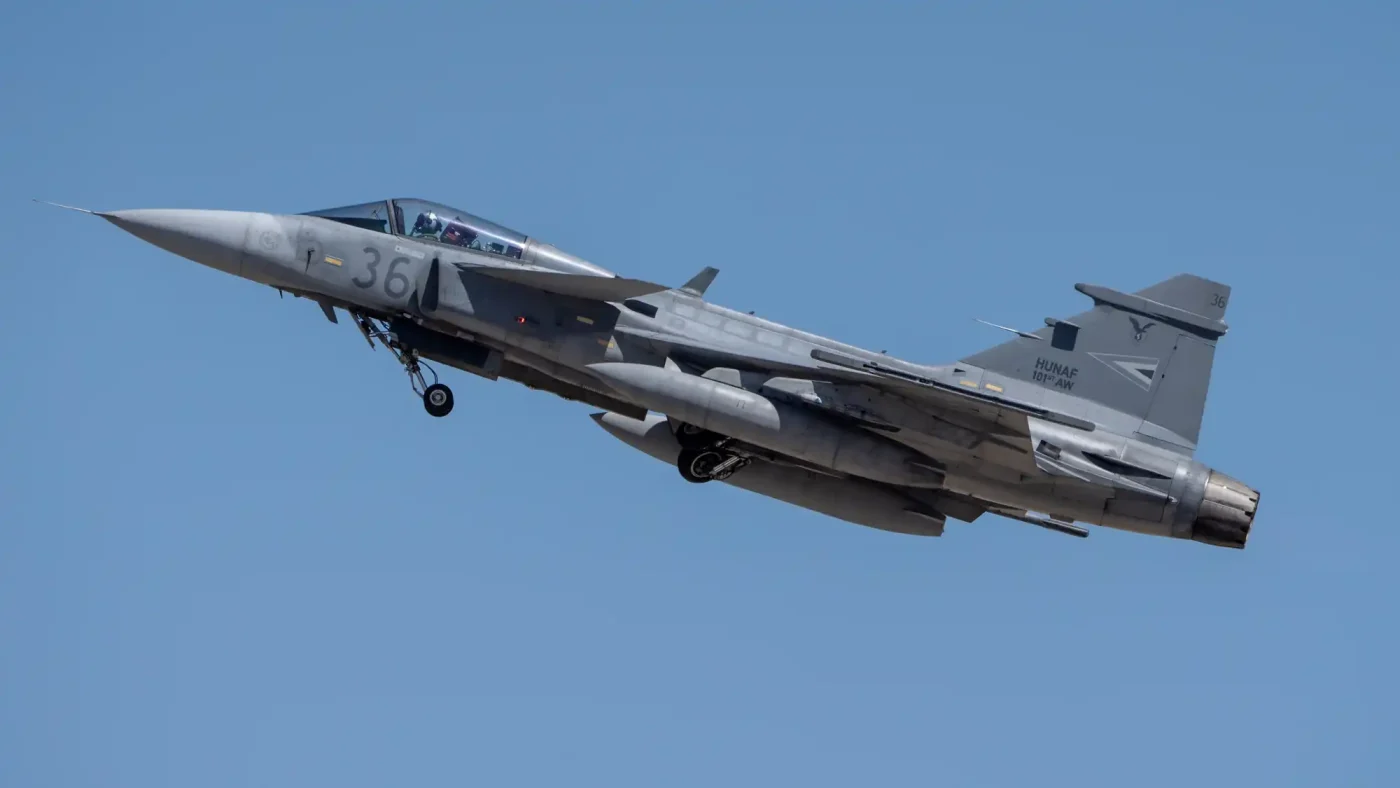 Schwere Gripen-Havarie in Ungarn: Pilot bei Notlandung verletzt