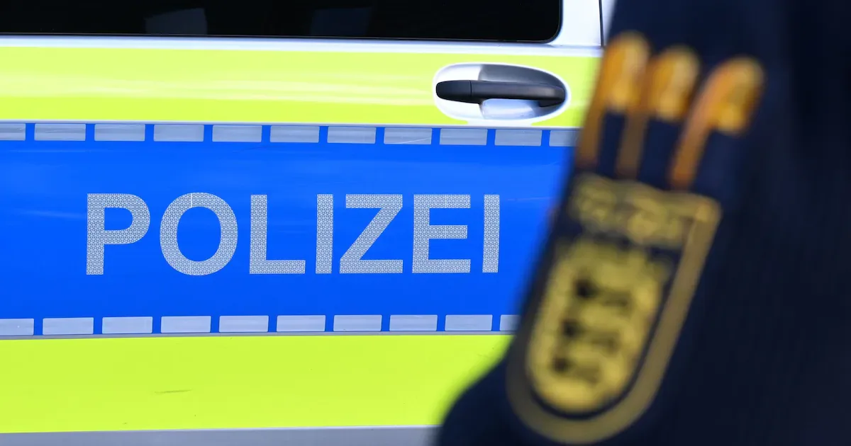 SUV-Unfall in Tübingen: Drei Personen nach mutmaßlichem Fahrfehler verletzt