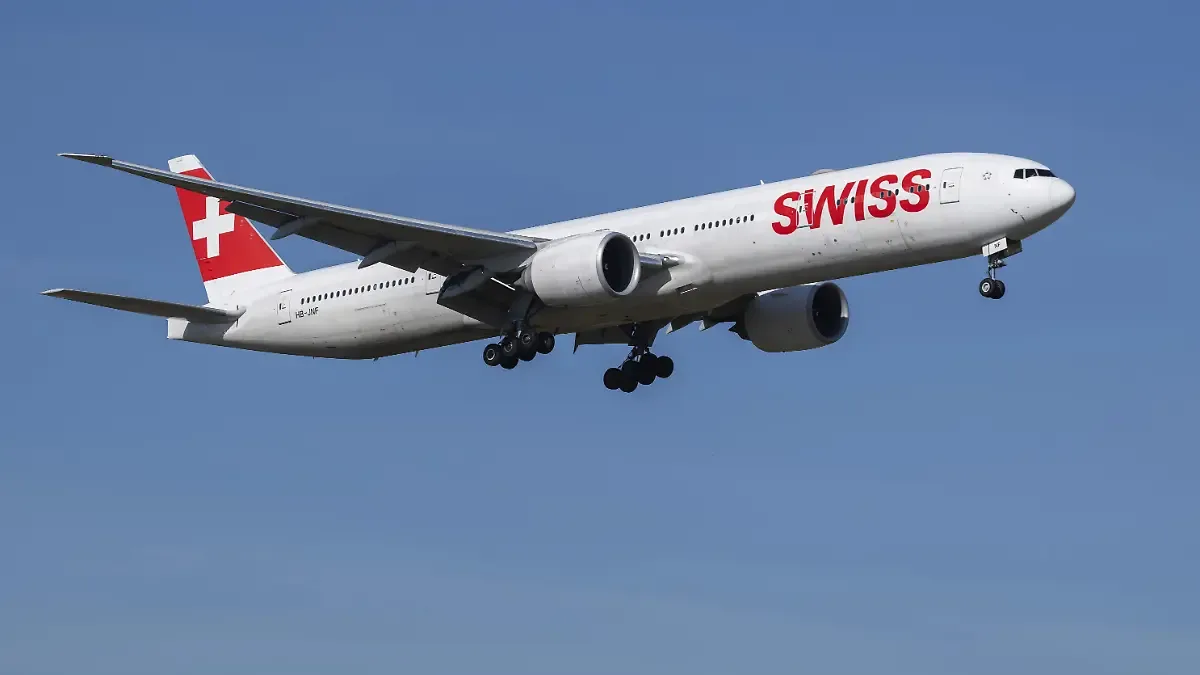 Swiss Boeing 777 über dem Atlantik: Rätselhafter Geruch zwingt Flug LX9 zur Notlandung