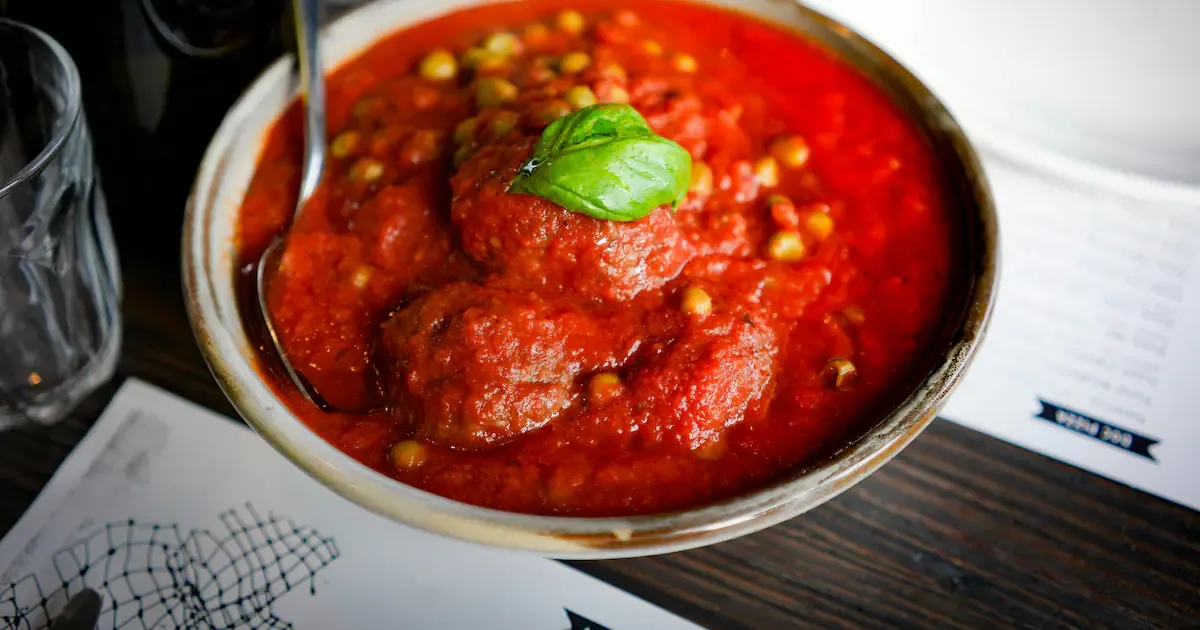 Tomatensauce ohne Zucker: Spitzenköche setzen auf 10 EL Olivenöl und 60 Minuten Garzeit