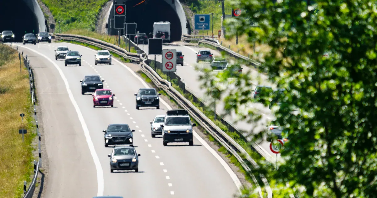 Tragödie auf der A21: Familie reist stundenlang mit leblosem Sohn