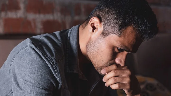Un hombre reflexionó acerca de la profundidad de sus relaciones en base a sus contactos telefónicos y dio una explicación de lo que le pasa. Foto Shutterstock