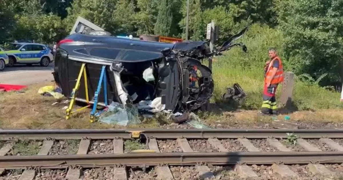 Unfall bei Manching: Regionalzug nach Kollision im Wald evakuiert