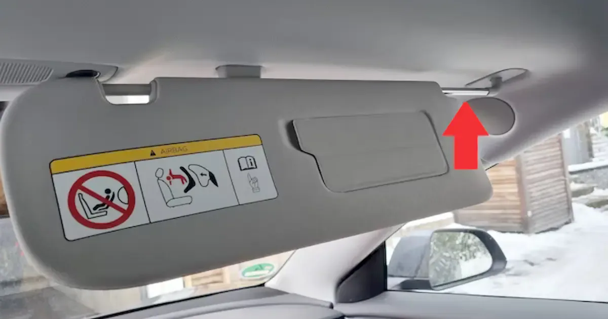 Versteckte Funktion im Auto: Warum sich die Sonnenblende bei Tesla Model 3 und Co. ausziehen lässt