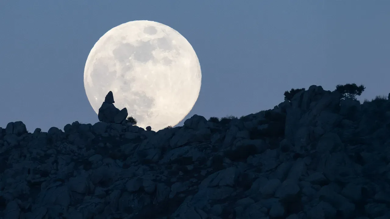 Vollmond in den Fischen: Was die partielle Mondfinsternis am 28. August 2026 für Sie bereithält