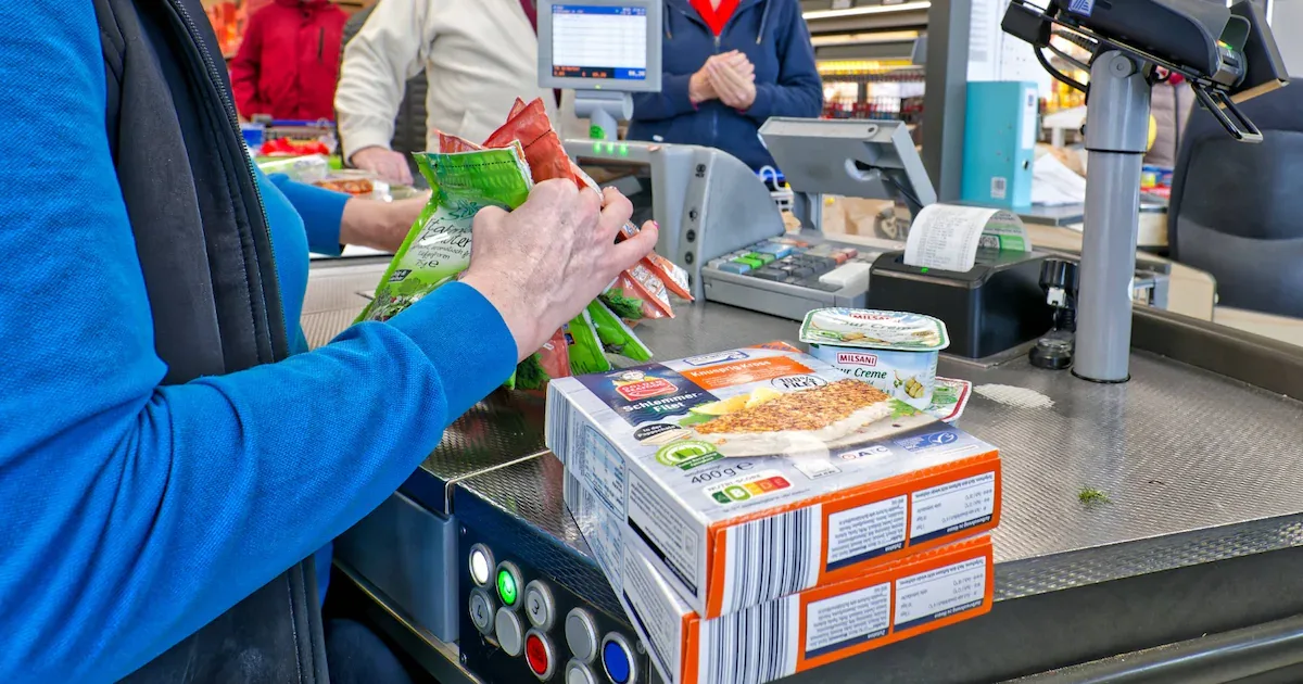 Vollzeitjob im Supermarkt: Warum 62.000 Euro Gehalt in der Schweiz kaum zum Leben reichen