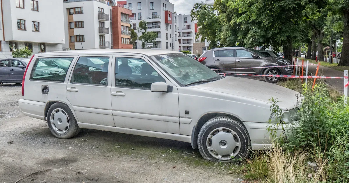 Vom Kombi zum Camper: Schwede baut Volvo XC70 zum perfekten Anhänger um