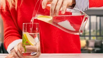 Wasser mit Fruchtzusätzen