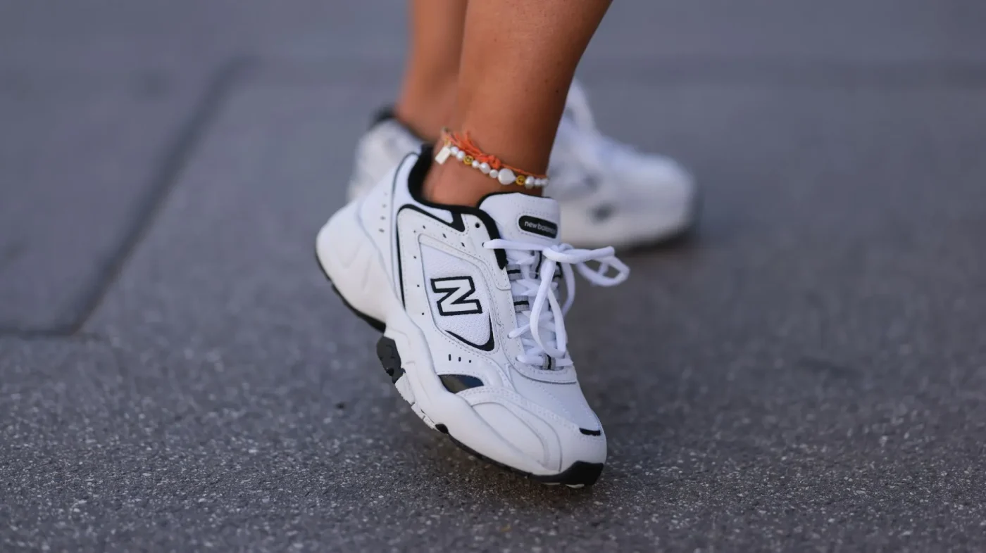 Weiß statt grau: Warum Sneaker in die Spülmaschine gehören (und nicht in die Waschmaschine)
