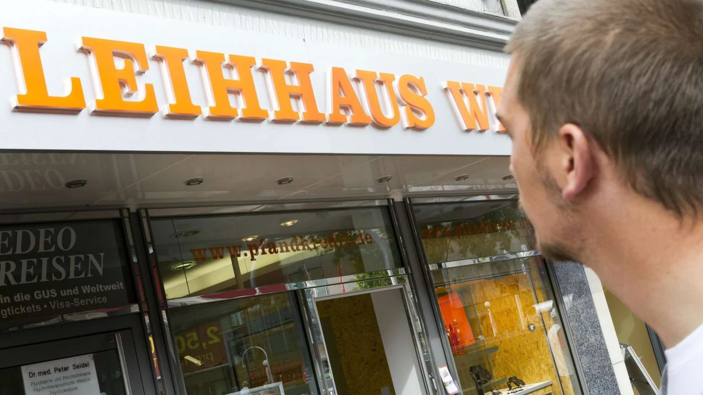 Wer einen finanziellen Engpass überbrücken muss, kann Wertgegenstände ins Leihhaus bringen.