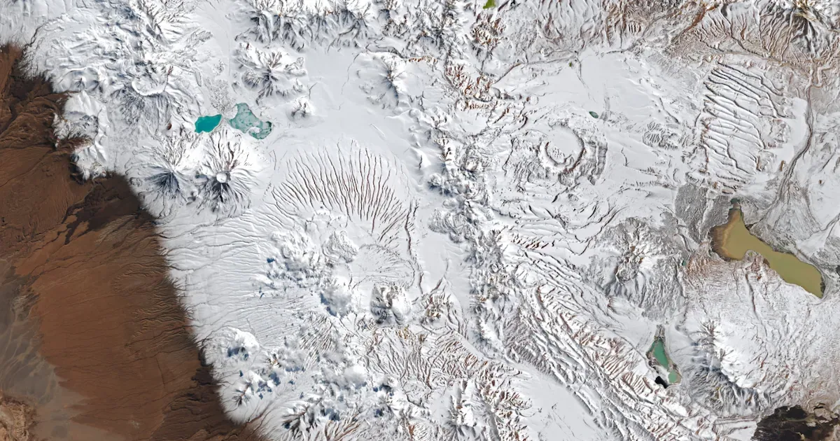 Zehnfache Jahresmenge an Regen: Satellitenbilder zeigen seltenen Schnee in der Atacama-Wüste