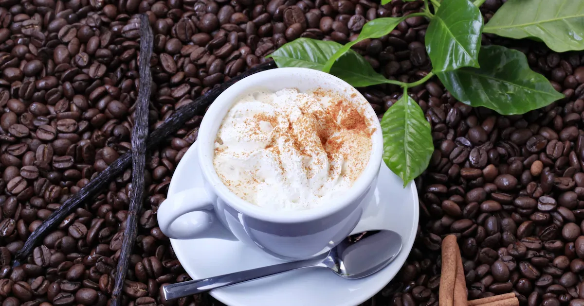 Zimt im Kaffee: Der einfache Trick für Stoffwechsel und Geschmack