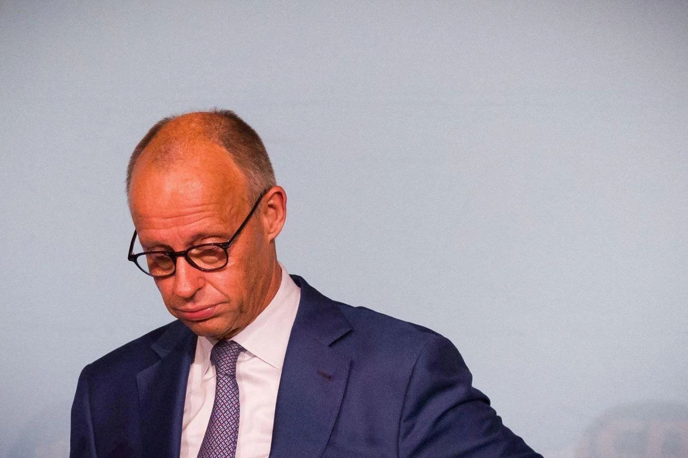 05.09.2026, Niedersachsen, Langenhagen: Bundeskanzler Friedrich Merz (CDU) reagiert während einer Rede auf einer Veranstaltung der CDU Niedersachsen. Foto: Moritz Frankenberg/dpa +++ dpa-Bildfunk +++