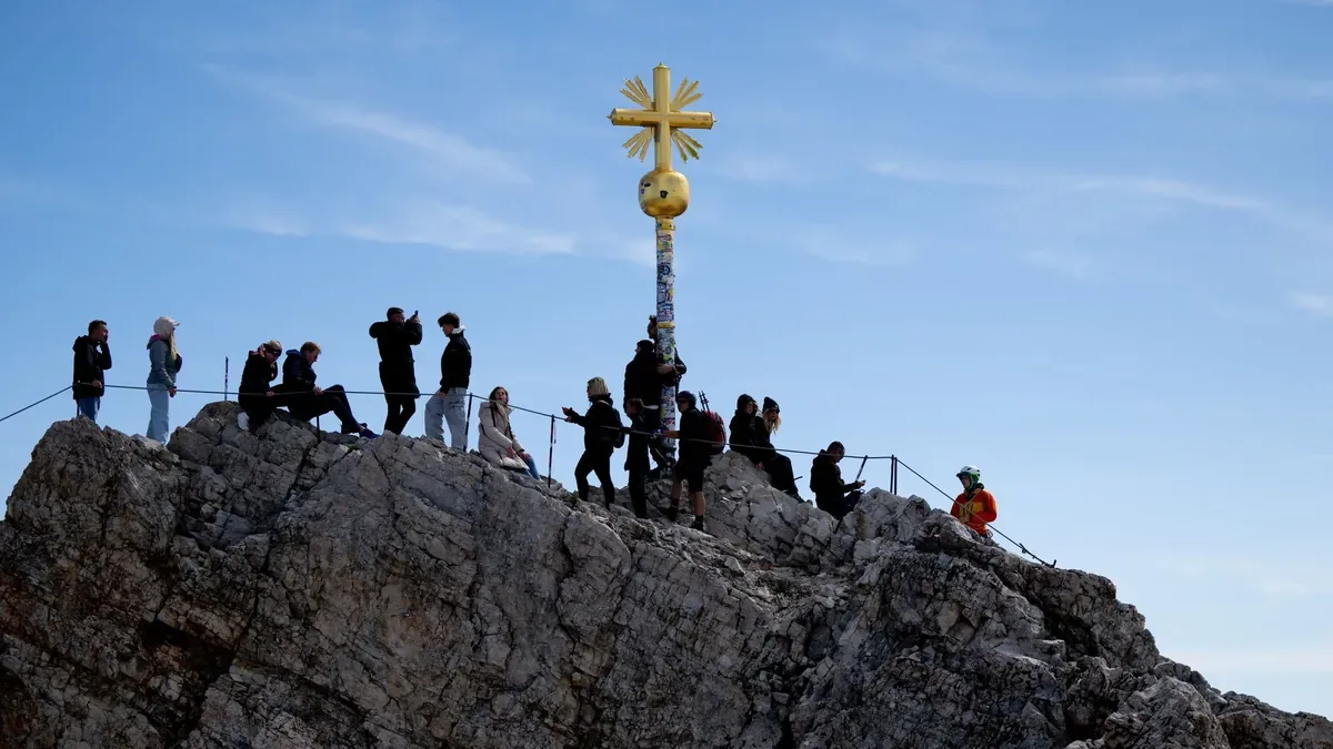 10 Meter Eisverlust an der Zugspitze: Bergschule stoppt Touren durchs Höllental
