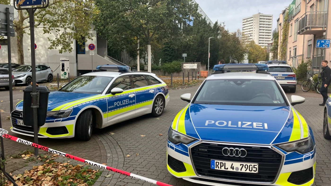 13 Fehlalarme und Gewalt: Realschule in Ludwigshafen fordert Bildungsministerin heraus
