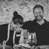 23. Juli 2026 Ferienstimmung bei den Sussexes! Herzogin Meghan und Prinz Harry genießen die Sommertage in vollen Zügen. Auf Instagram gewährt Meghan zahlreiche private Einblicke in ihre Auszeit mit Harry und den Kids. Die Aufnahmen sollen neben Portugal auch von ihrer Großbritannien-Reise diesen Juli stammen.