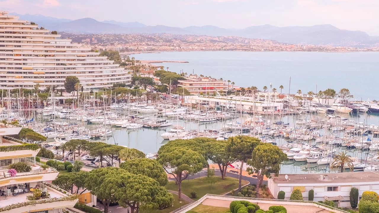30 Meter Küste verloren: Vier Restaurants an der Côte d'Azur müssen entschädigungslos schließen