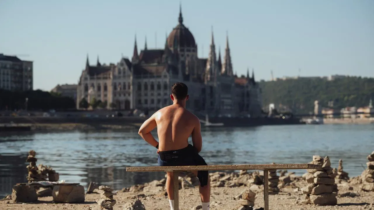 500 Meter durch die Strömung: Rund 1.000 Teilnehmer durchschwimmen die Donau in Budapest