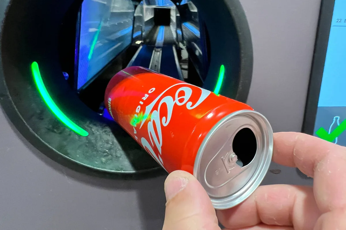 Ärger am Pfandautomaten: Dürfen Supermärkte die Rückgabe riesiger Mengen verbieten?