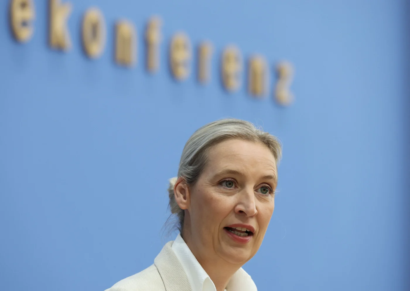 AfD-Co-Vorsitzende Alice Weidel spricht an einer Pressekonferenz in Berlin, im Hintergrund der Schriftzug «Pressekonferenz».