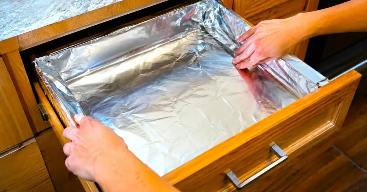 Alufolie im Besteckkasten: Der simple Trick gegen Feuchtigkeit und Rost