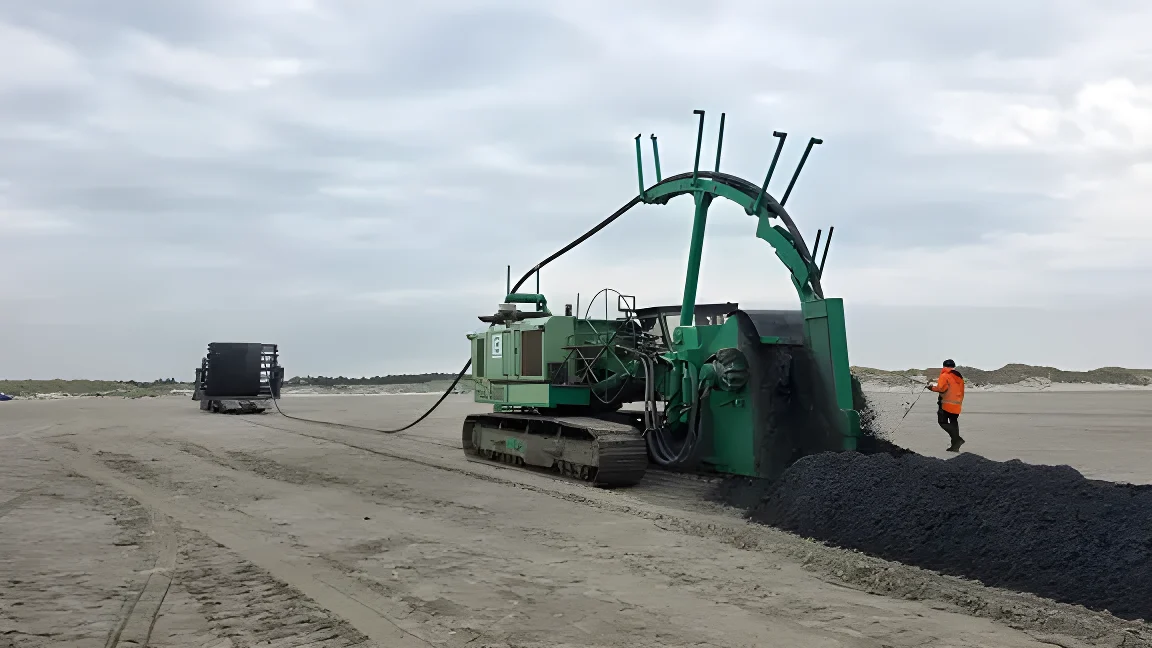 Bauarbeiten am Strand von St. Peter Ording.