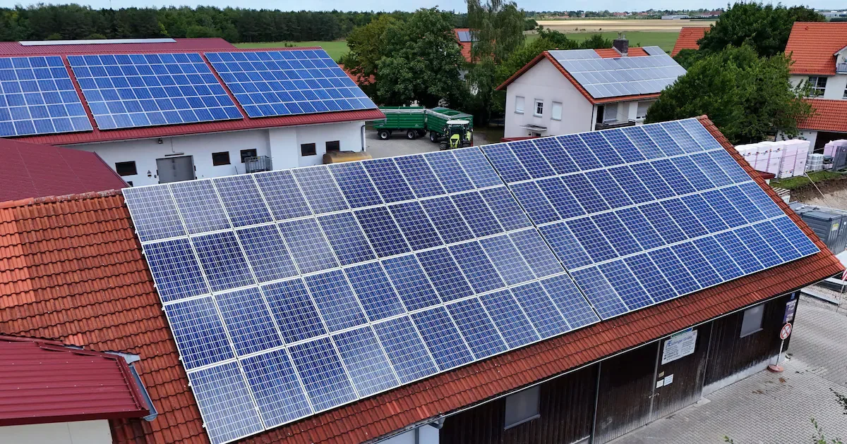 Bis zu 155 Euro Mehrkosten: Bundesnetzagentur plant höheren Grundpreis für Solaranlagen ab 2029