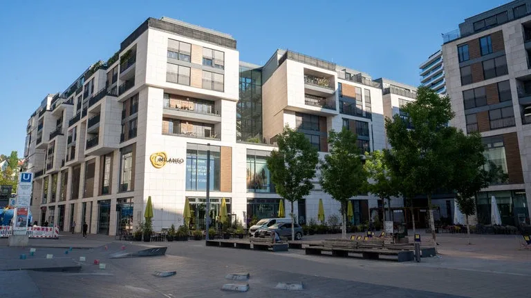 Blick auf das Milaneo-Einkaufszentrum im Europaviertel in Stuttgart: Nach dem lebensgefährlichen Angriff auf eine Frau kommt der Tatverdächtige vor den Haftrichter.