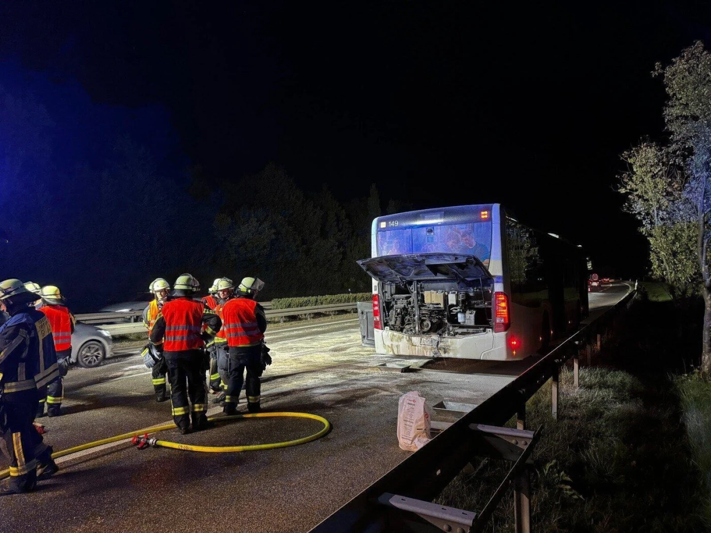 Busbrand auf der B29 bei Schorndorf: Vollsperrung und 50.000 Euro Schaden