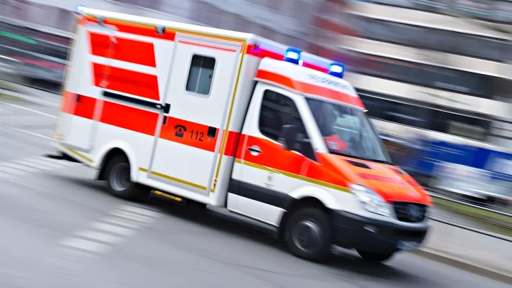 BRK Freising rüstet alle Rettungswagen mit Teddybären für Notfalleinsätze aus