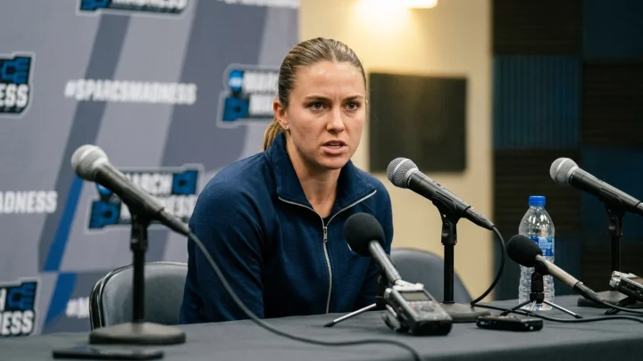 Aryna Sabalenka bei einer Pressekonferenz der US Open