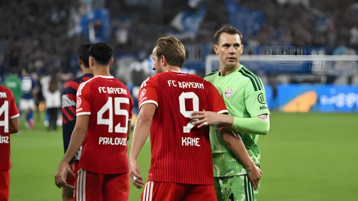 Pfeifkonzert beim 0:0 auf Schalke: Eberl rügt Schmähungen gegen Neuer – „Gehört sich nicht“