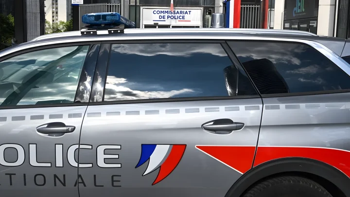 Schüsse in Plourin-lès-Morlaix: Frau auf offener Straße getötet – Verdächtiger verschanzt