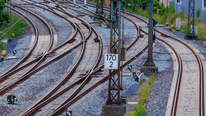 Strecke Berlin–Hamburg: 133 Züge über 90 Minuten verspätet nach Sanierung