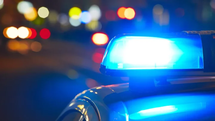 Unfall auf der A1 bei Neustadt: Auto fängt Feuer – 3 Schwerverletzte nach Auffahrunfall