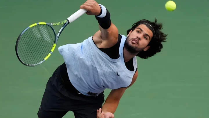US Open: Alcaraz schlägt Paul in drei Sätzen und feiert 18. Grand-Slam-Sieg in Serie