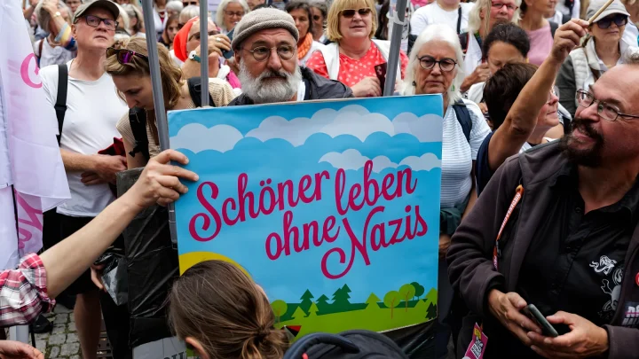 Wahl in Sachsen-Anhalt: Tausende demonstrieren in Magdeburg gegen AfD-Regierung