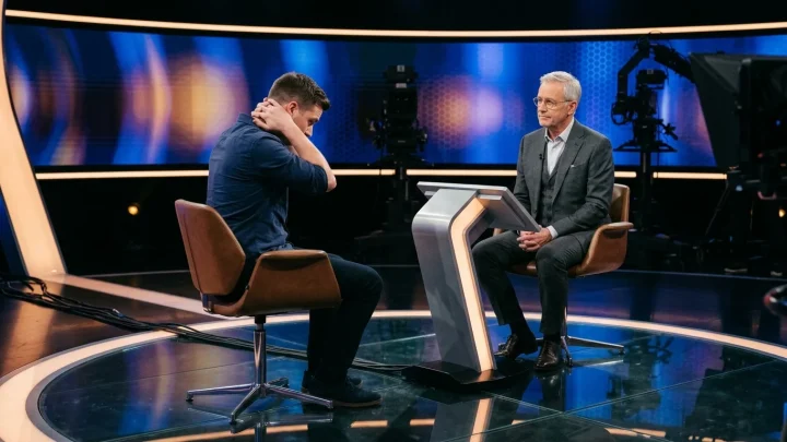 Günther Jauch moderiert das Quiz Wer wird Millionär im RTL-Studio