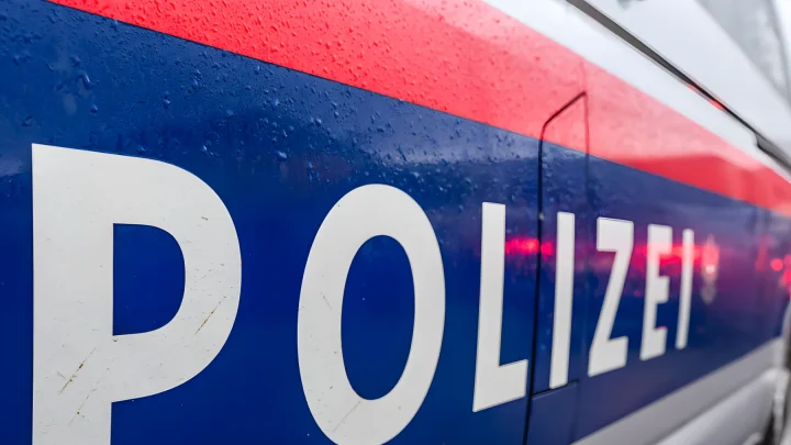 Zell am Ziller: 79-Jähriger tot in abgeschlepptem Auto auf Werkstattgelände gefunden