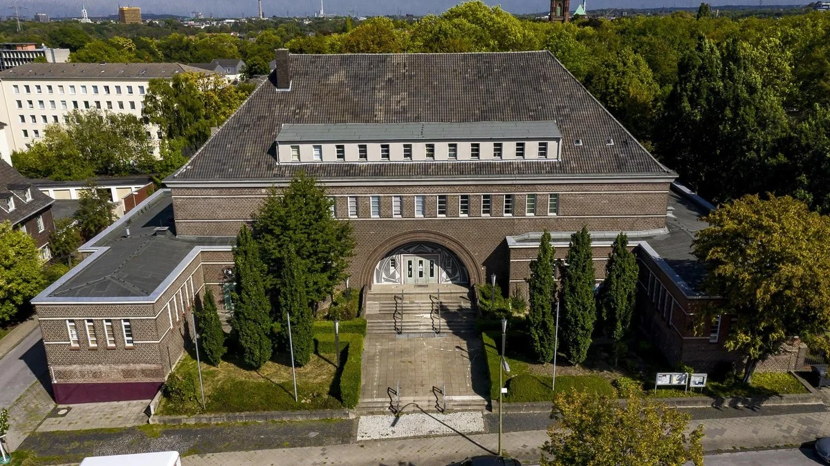 Das denkmalgeschützte Volkshaus Rotthausen soll Teil des neuen Schulstandortes werden. Auch Vereine und Veranstaltungen sollen dort weiterhin Platz finden.