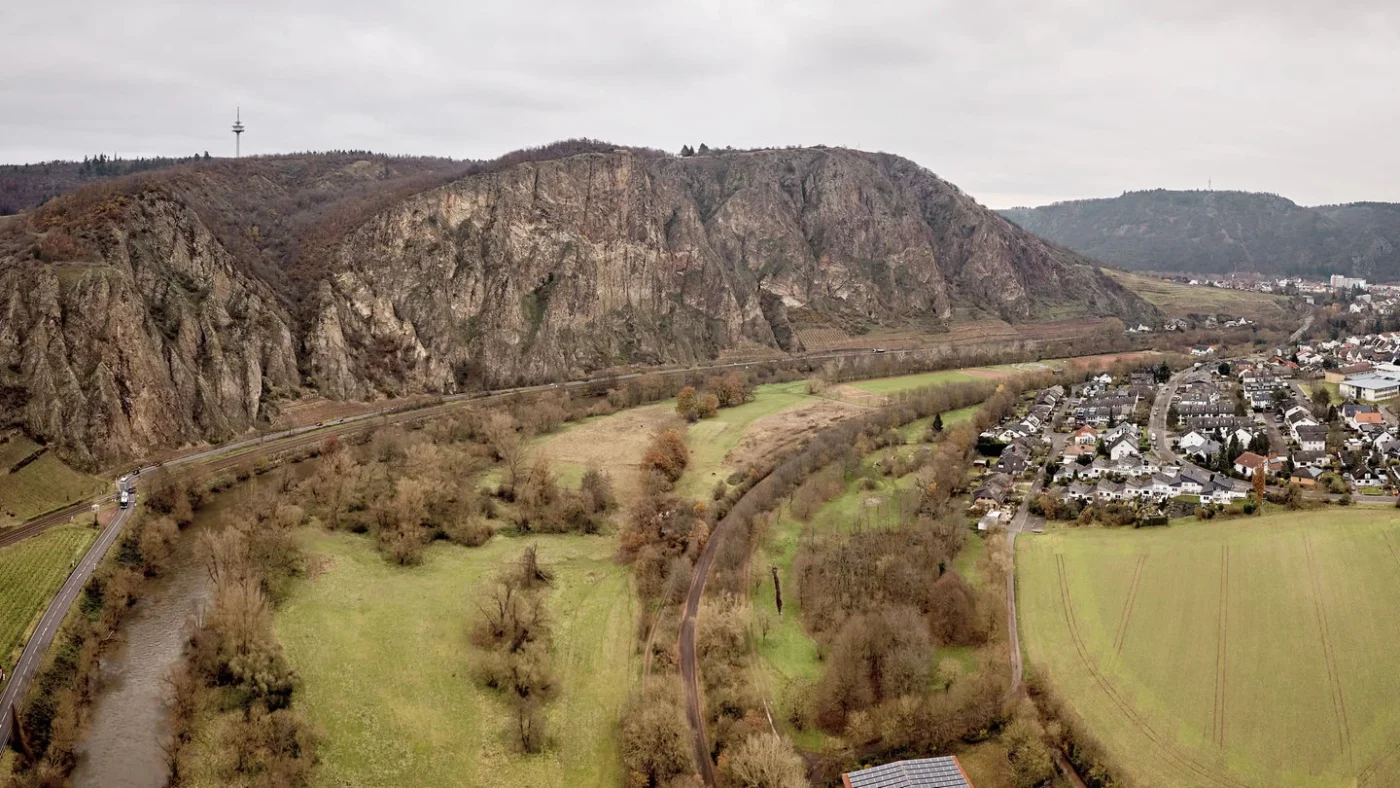 Das Klettern am Rotenfels bei Bad Kreuznach ist derzeit verboten. Trotzdem waren am Dienstagabend zwei Kletterer dort unterwegs.