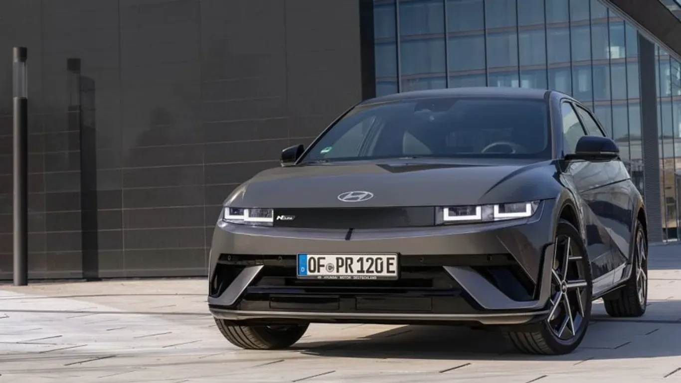 Dezent retuschiert: Beim Facelift des Hyundai Ioniq 5 hat sich optisch nicht viel getan – neu ist die sportliche N-Line.