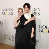 Dianne Wiest und Sarah Paulson sind ebenfalls nach Toronto gereist und begeistern auf dem roten Teppich in Schwarz.
