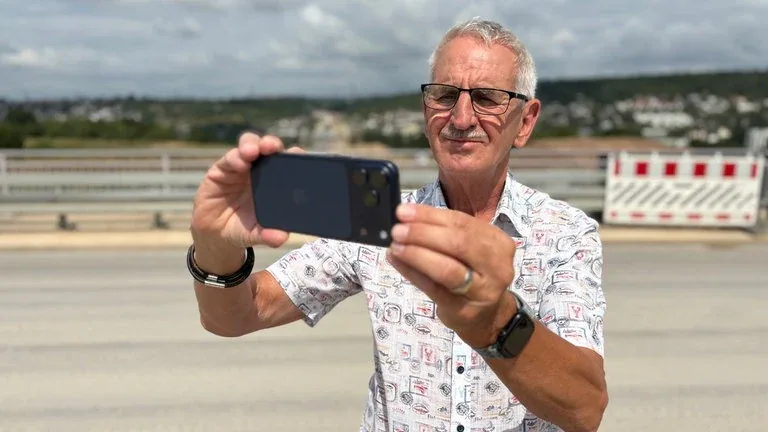 Die Baustelle auf der A8 sorgt ausnahmsweise für Begeisterung: Uwe Ruhmann fotografiert den Baustellenabschnitt bei Pforzheim leidenschaftlich.